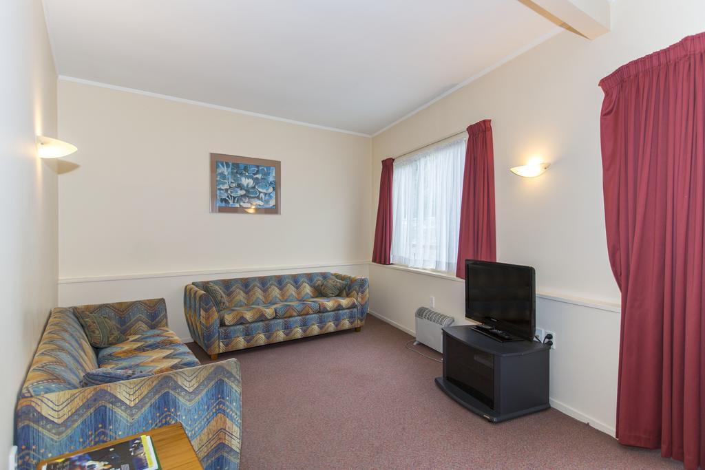 Fernhill Motor Lodge Lower Hutt Bagian luar foto