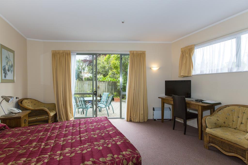 Fernhill Motor Lodge Lower Hutt Bagian luar foto