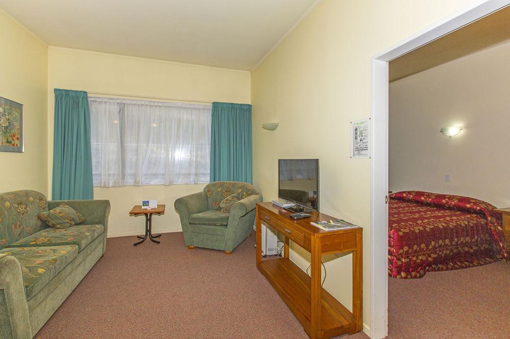 Fernhill Motor Lodge Lower Hutt Bagian luar foto