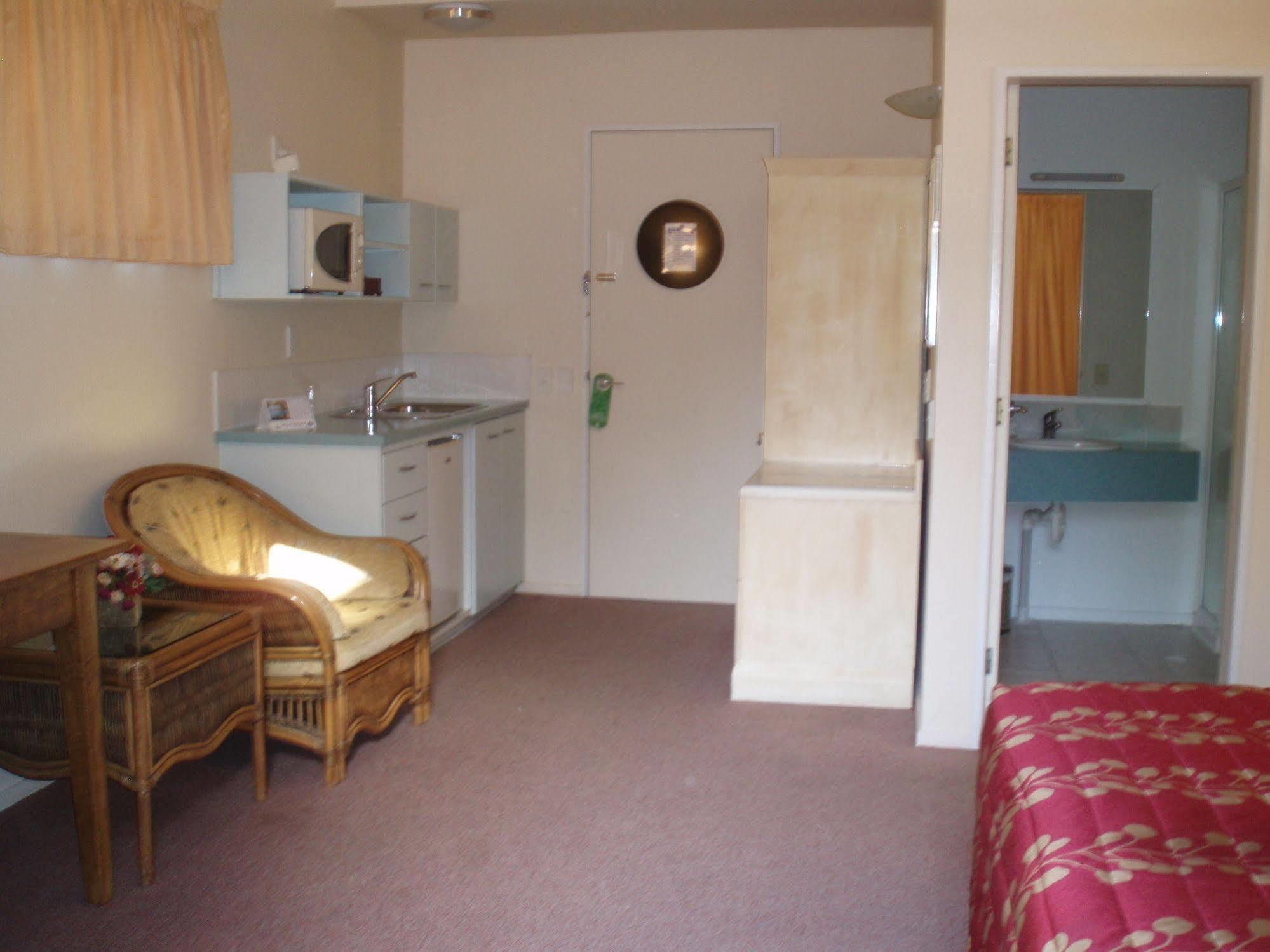 Fernhill Motor Lodge Lower Hutt Bagian luar foto